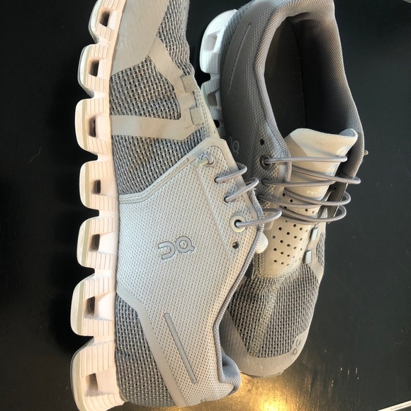 On Running Shoes - On Clouds Cloud women’s 8.5